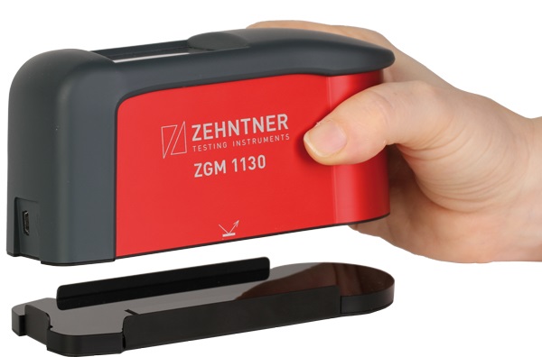 ZGM1130_Anwendung_putting_on_calibration_standard_600